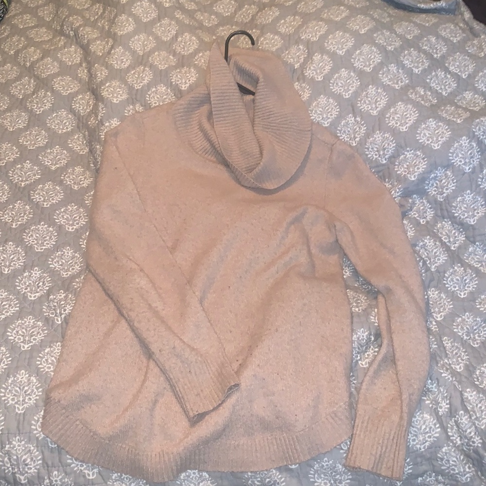 Tahari sweater